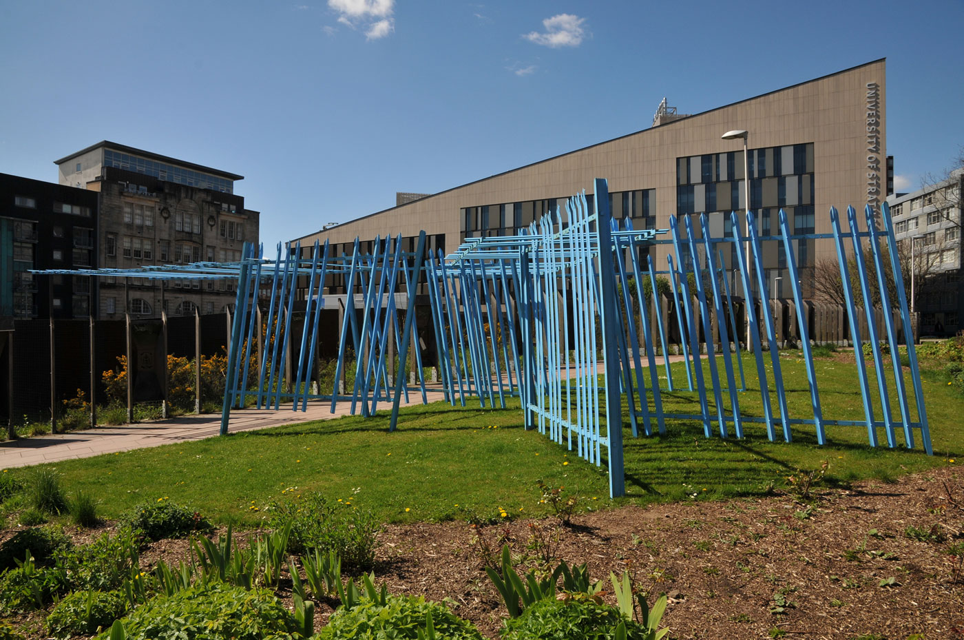 Credit: Palisades, (2018), Toby Paterson. Painted steel. Installation view, Against Time, Civic Room, Glasgow (As part of Glasgow International 2018). Courtesy of The Artist and The Modern Institute/Toby Webster Ltd, Glasgow. Photo: Toby Paterson.
