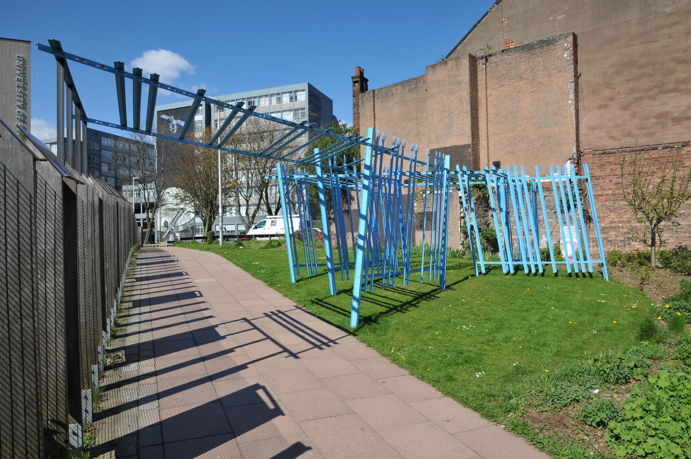 Credit: Palisades, (2018), Toby Paterson. Painted steel. Installation view, Against Time, Civic Room, Glasgow (As part of Glasgow International 2018). Courtesy of The Artist and The Modern Institute/Toby Webster Ltd, Glasgow. Photo: Toby Paterson.